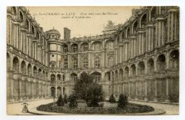 
St-GERMAIN-en-LAYE – Cour intérieure du Château | Détails d’Architecture
