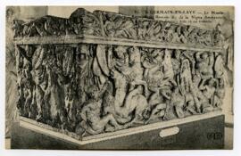 
St-GERMAIN-EN-LAYE. Le Musée. Sarcophage Romain dit de la Vigne Ammendola. Bataille des Grecs d’...