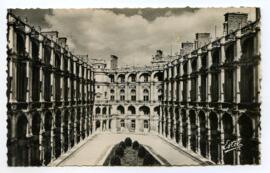 Le Château de St-GERMAIN La Cour intérieure. Inner Court-Yard. 2905