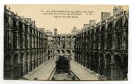 12 – St-GERMAIN-en-LAYE (S.-et-O.) / Intérieur de la cour du Château. A.P. / Intérior yard of the Castle.