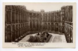 252-Château de Saint-Germain-en-Laye - / (Musée des Antiquités Nationales.) / La Cour intérieure